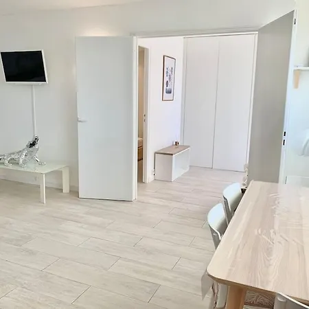 Marina Front De Mer Direct Plage וילנב-לובה